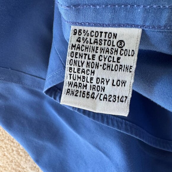 Medium Blue fitted stretch Talbots wrinkle resistant blouse size 8 - Picture 4 of 6